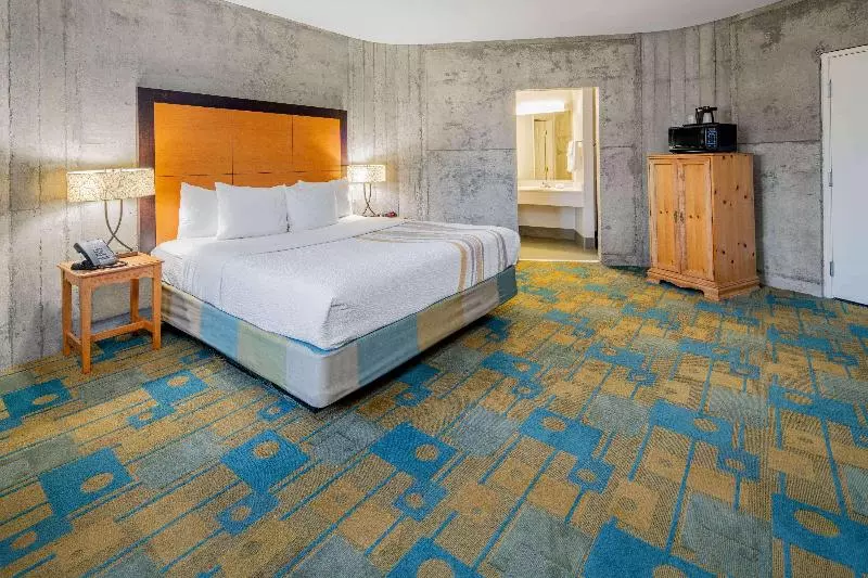 キングサイズベッドのデラックスルーム, La Quinta Inn & Suites By Wyndham Irvine Spectrum