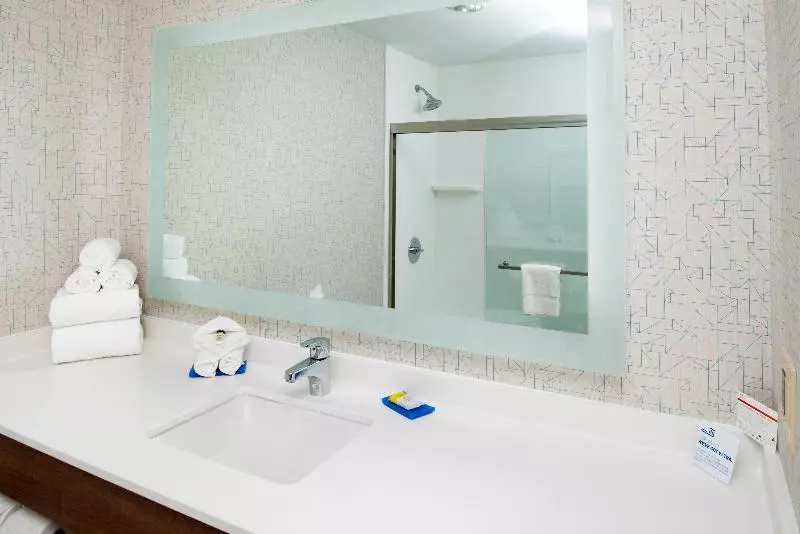 キングサイズベッドのスタンダードルーム, La Quinta Inn & Suites By Wyndham Irvine Spectrum