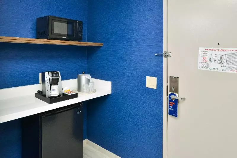 キングサイズベッドのスタンダードルーム, La Quinta Inn & Suites By Wyndham Irvine Spectrum