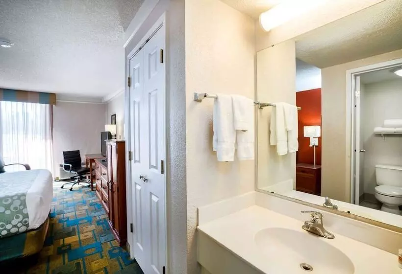 キングサイズベッドのスイートルーム, La Quinta By Wyndham Nashville Airport/opryland