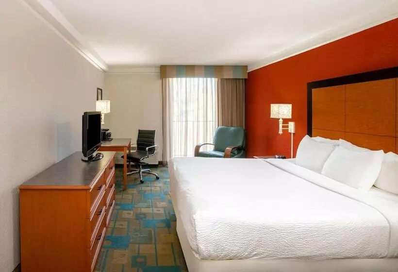 キングサイズベッドのスイートルーム, La Quinta By Wyndham Nashville Airport/opryland