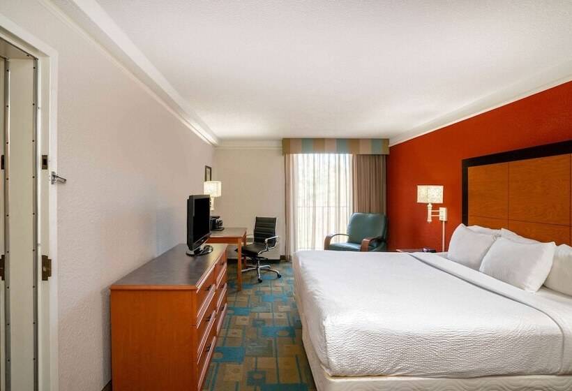 Suite King Size Bed, La Quinta By Wyndham Nashville Airport/opryland