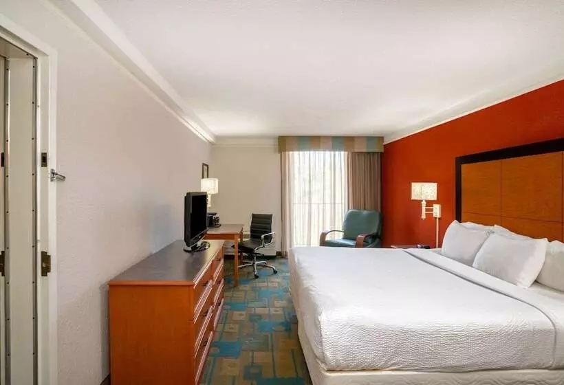 キングサイズベッドのスイートルーム, La Quinta By Wyndham Nashville Airport/opryland