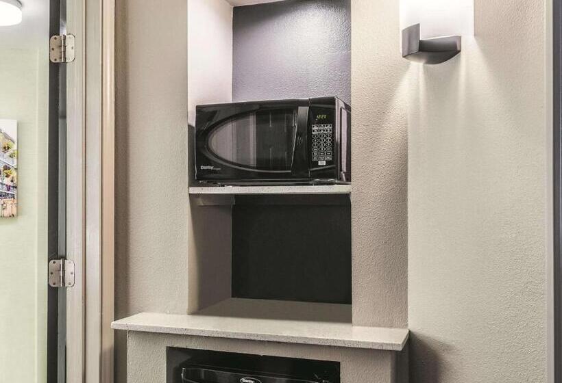 اتاق لوکس با تخت بزرگ, La Quinta By Wyndham New Orleans Downtown