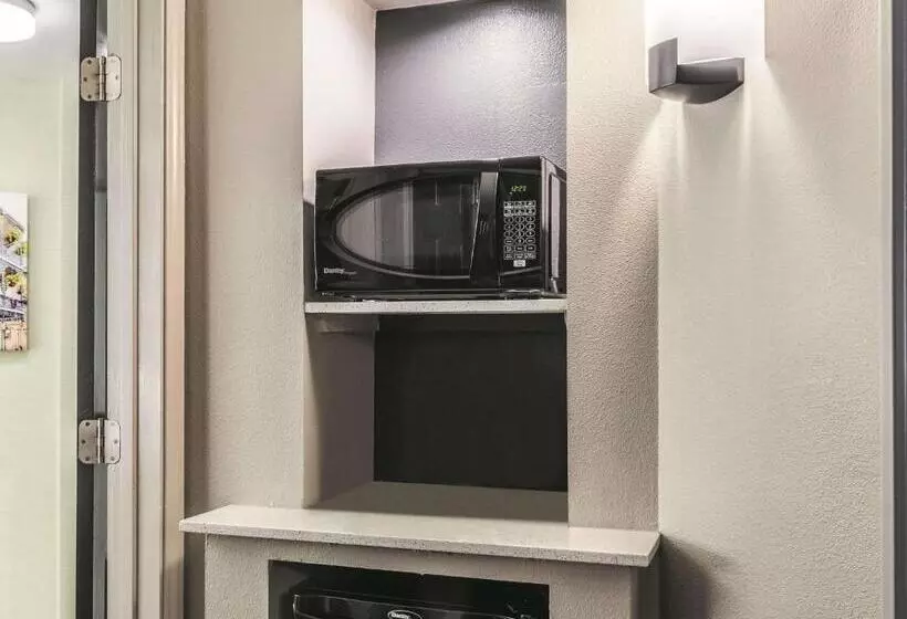 اتاق لوکس با تخت بزرگ, La Quinta By Wyndham New Orleans Downtown