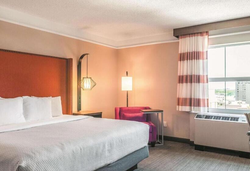 חדר דחוקס עם מיטת קינג, La Quinta By Wyndham New Orleans Downtown