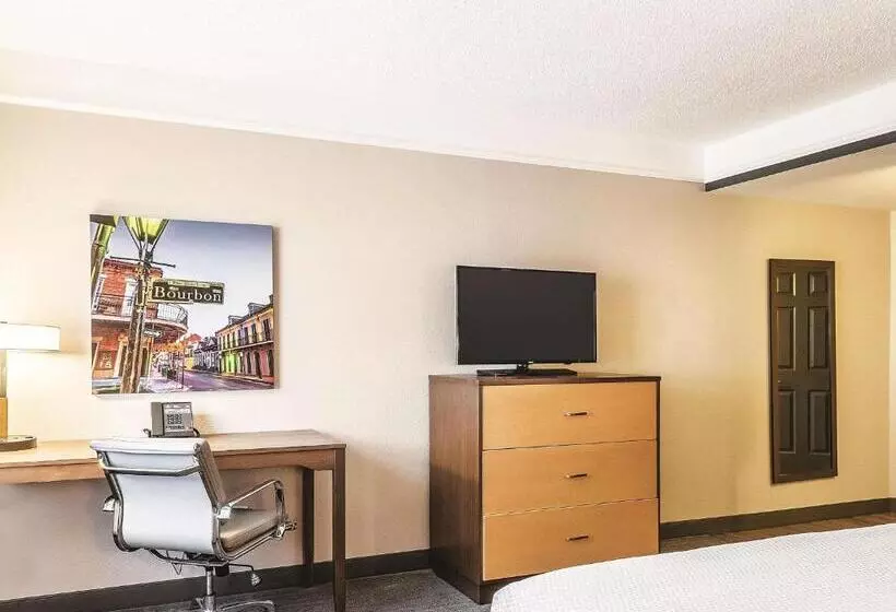 اتاق لوکس با تخت بزرگ, La Quinta By Wyndham New Orleans Downtown