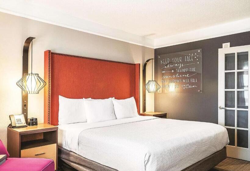Deluxe Suite King Bed, La Quinta By Wyndham New Orleans Downtown