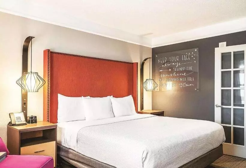 Deluxe Suite King Bed, La Quinta By Wyndham New Orleans Downtown