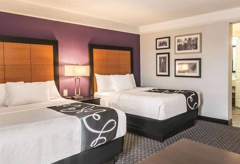 带2个双人床的标准工作室, La Quinta By Wyndham Orlando Airport North