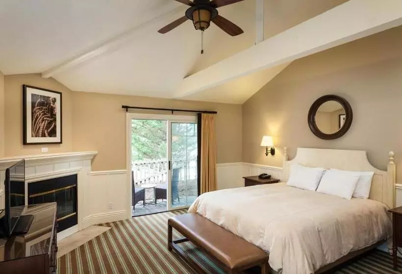 استودیوی استاندارد, Lighthouse Lodge & Cottages