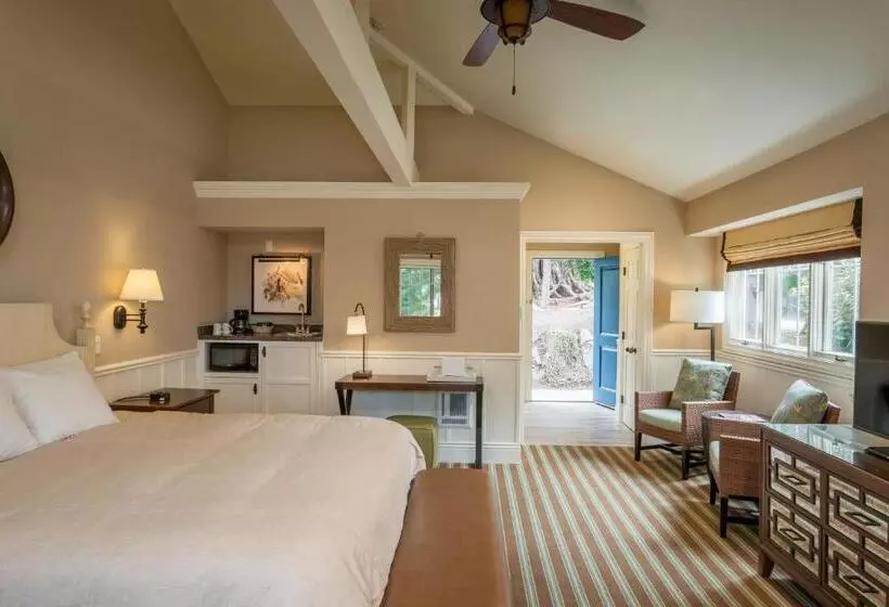 استودیوی استاندارد, Lighthouse Lodge & Cottages
