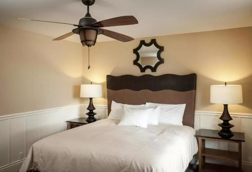 اتاق لوکس با تخت بزرگ, Lighthouse Lodge & Cottages