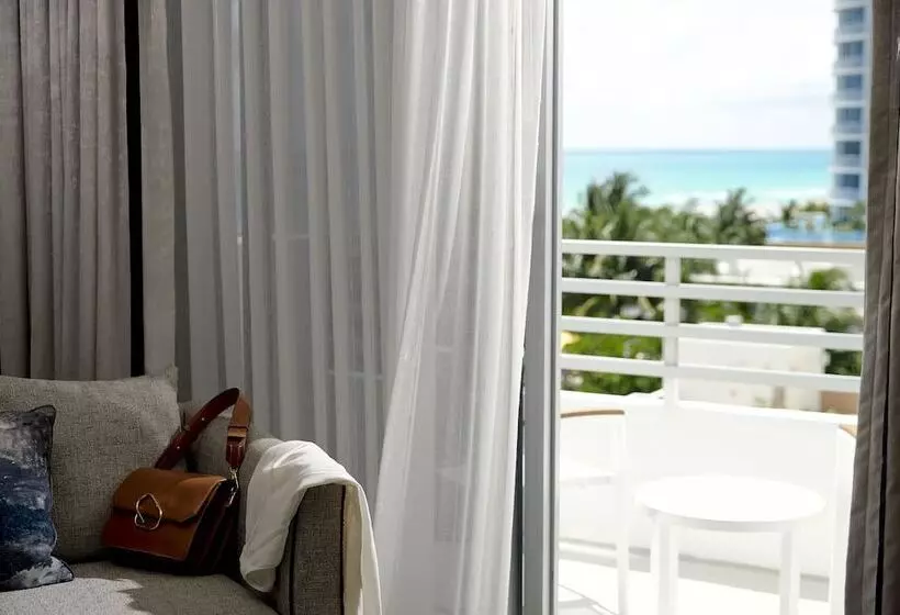 سوییت جونیور با چشم‌انداز دریا, Loews Miami Beach