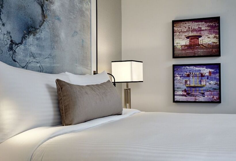 带海景的带双人床的标准间, Loews Miami Beach