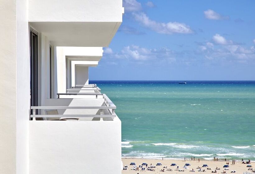 带2个双人床的标准工作室, Loews Miami Beach