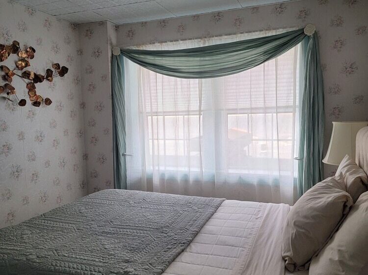 غرفة ديلوكس رباعية, Lowell Inn