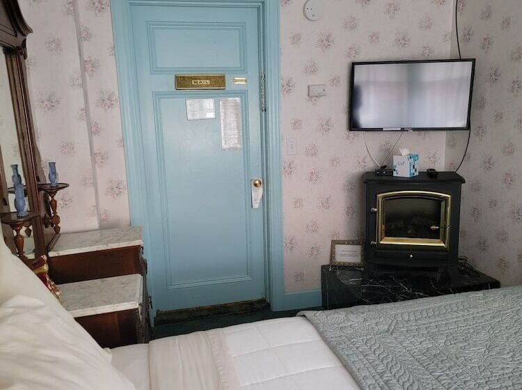 غرفة ديلوكس رباعية, Lowell Inn