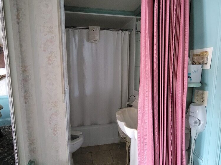 غرفة قياسية, Lowell Inn