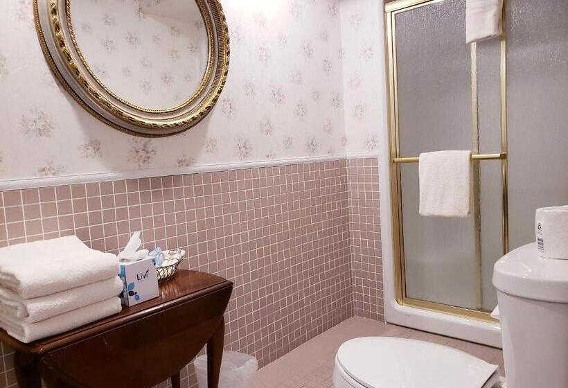 Четырехместный Номер Deluxe, Lowell Inn