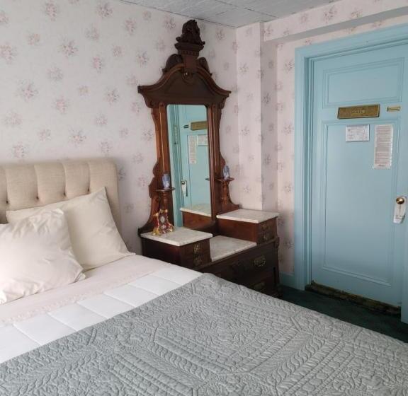 غرفة ديلوكس رباعية, Lowell Inn