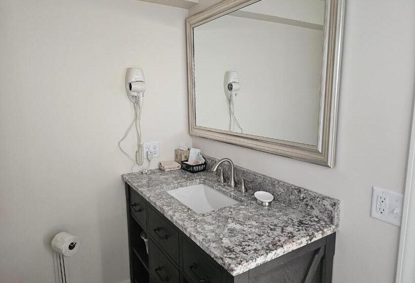 غرفة ديلوكس سرير كينج, Lowell Inn