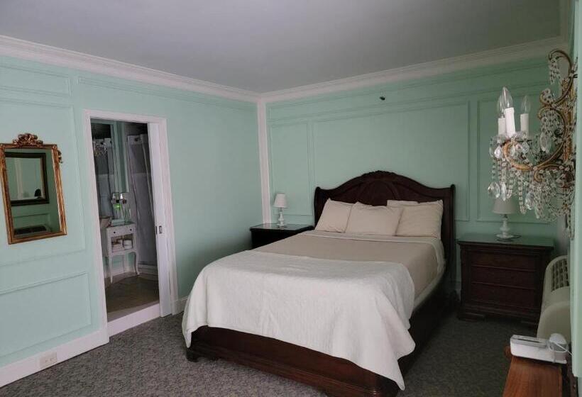 غرفة ديلوكس ثلاثية, Lowell Inn