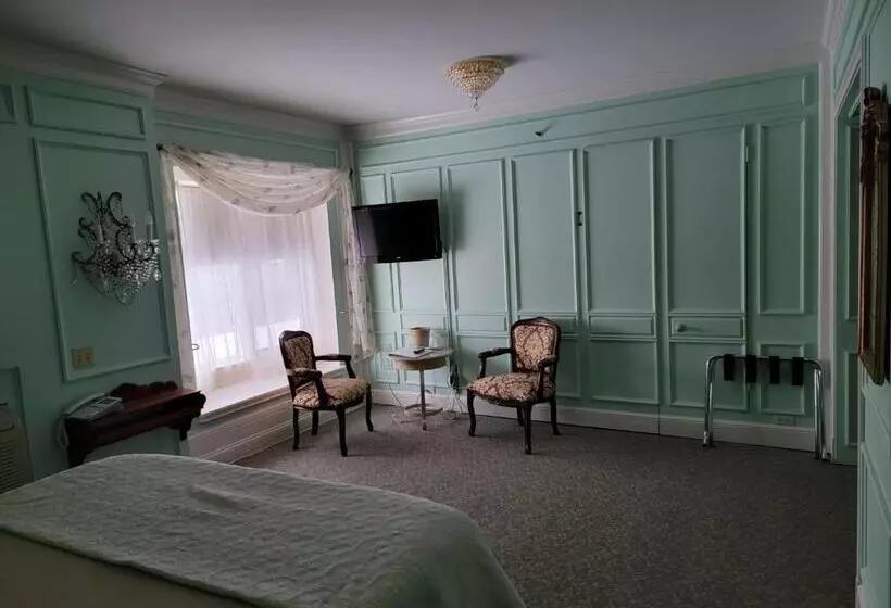 デラックストリプルルーム, Lowell Inn