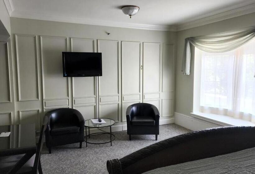 غرفة ديلوكس ثلاثية, Lowell Inn