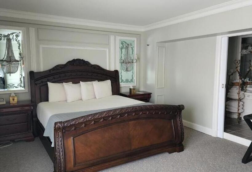 غرفة ديلوكس ثلاثية, Lowell Inn