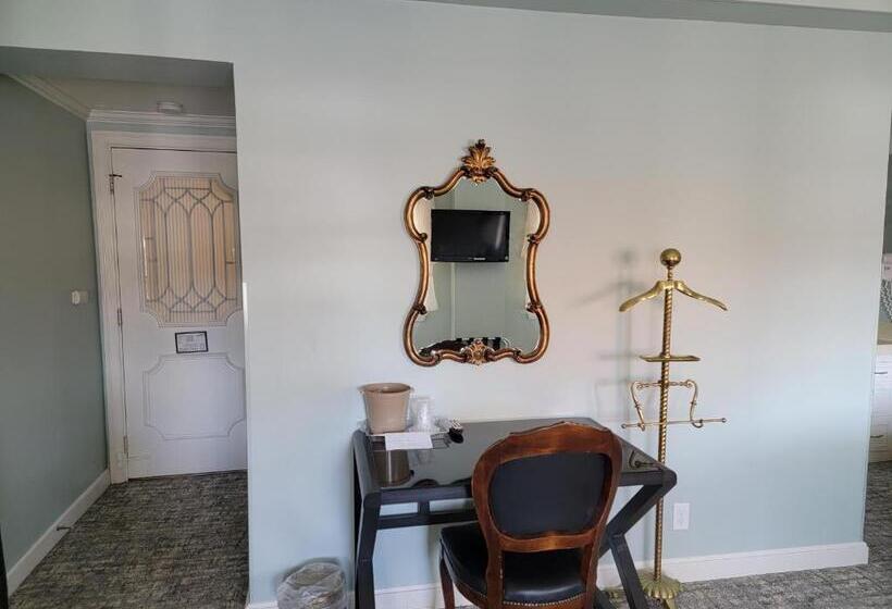 غرفة ديلوكس سرير كينج, Lowell Inn