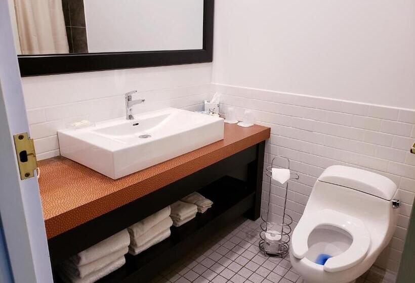 غرفة ديلوكس رباعية, Lowell Inn