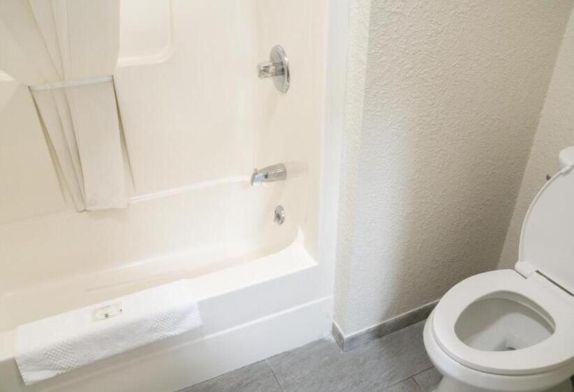 غرفة قياسية سرير كينج, Quality Inn Seymour I65