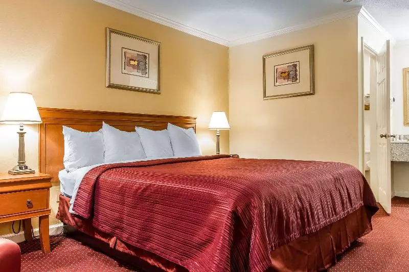 اتاق استاندارد با تخت بزرگ, Quality Inn & Suites Gilroy