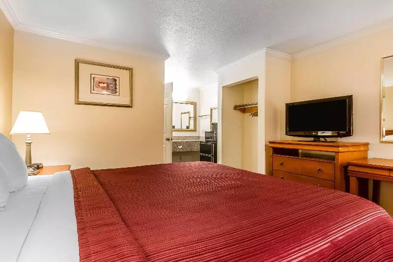 اتاق استاندارد با تخت بزرگ, Quality Inn & Suites Gilroy