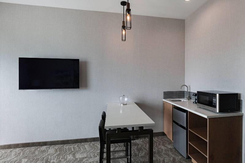 带大床的套房, Springhill Suites Waco
