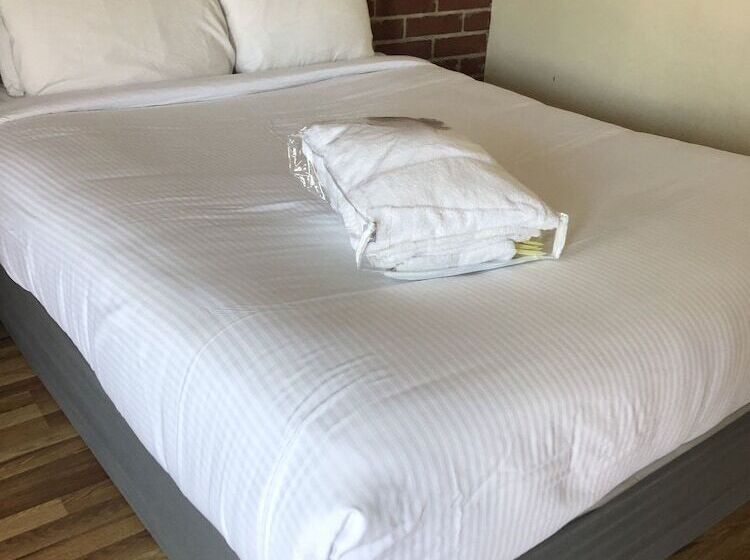 غرفة قياسية, The Lancaster Motel