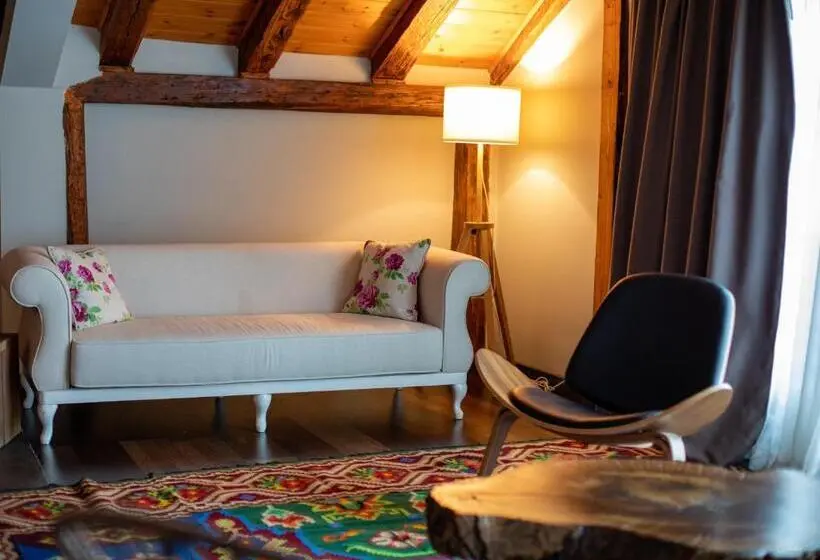 سوییت اجرایی, Dim S Hotel & Restaurant