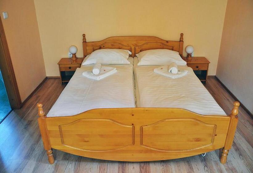 חדר קלאסי לשלושה, Penzion Diana