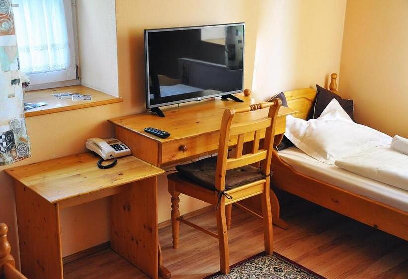 חדר קלאסי לשלושה, Penzion Diana