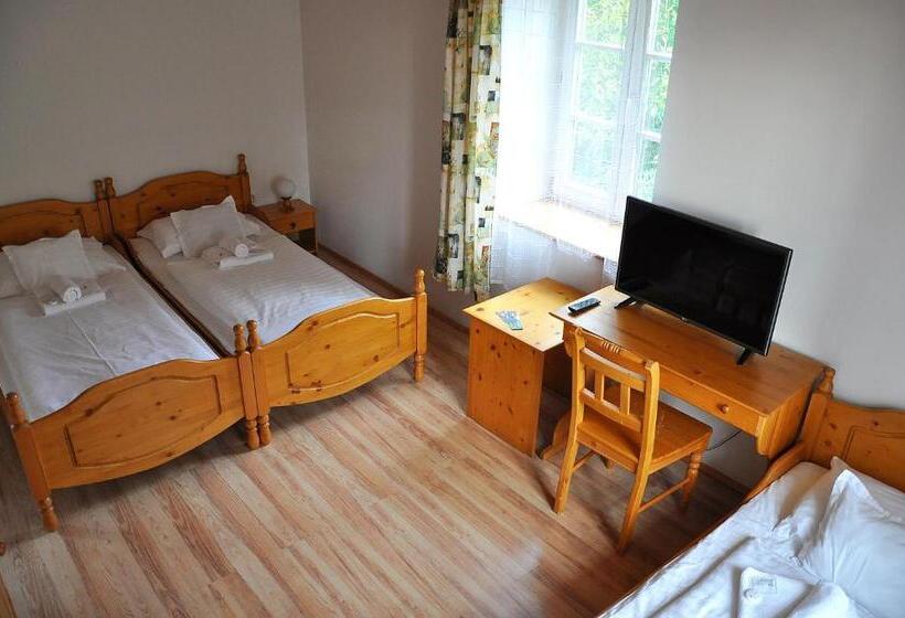 חדר קלאסי לשלושה, Penzion Diana