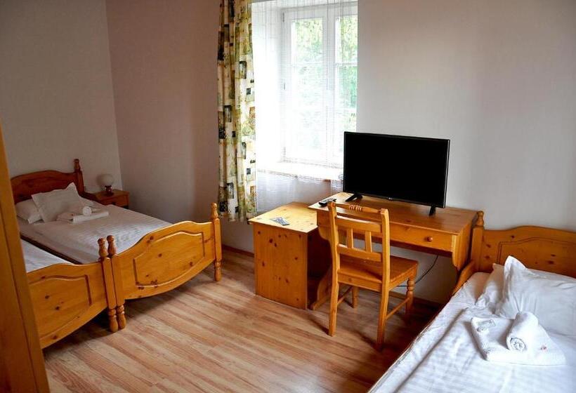 חדר קלאסי לשלושה, Penzion Diana