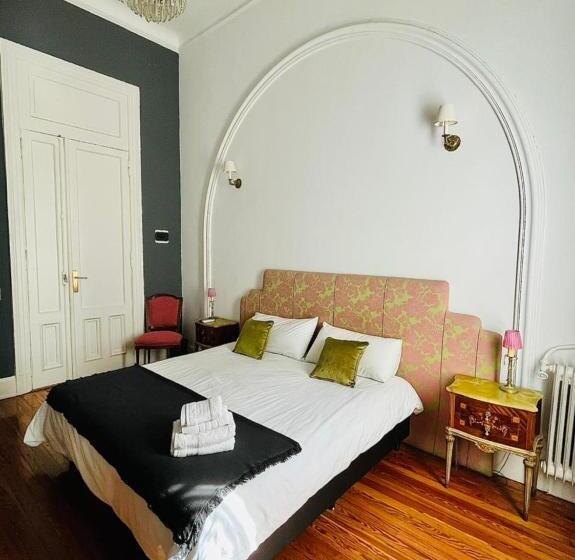 اتاق سوپریور با چشمانداز باغ, Chemin