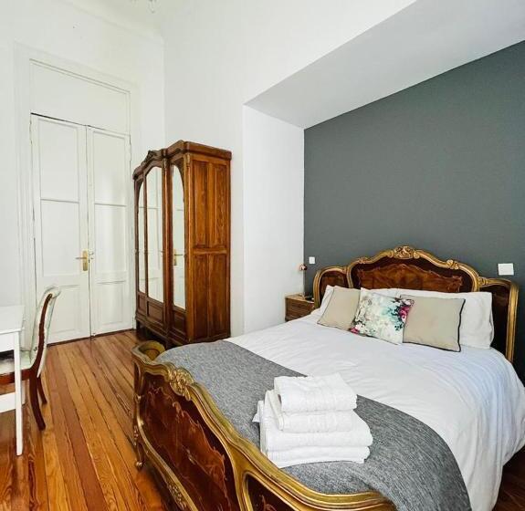 اتاق استاندارد با چشمانداز باغ, Chemin