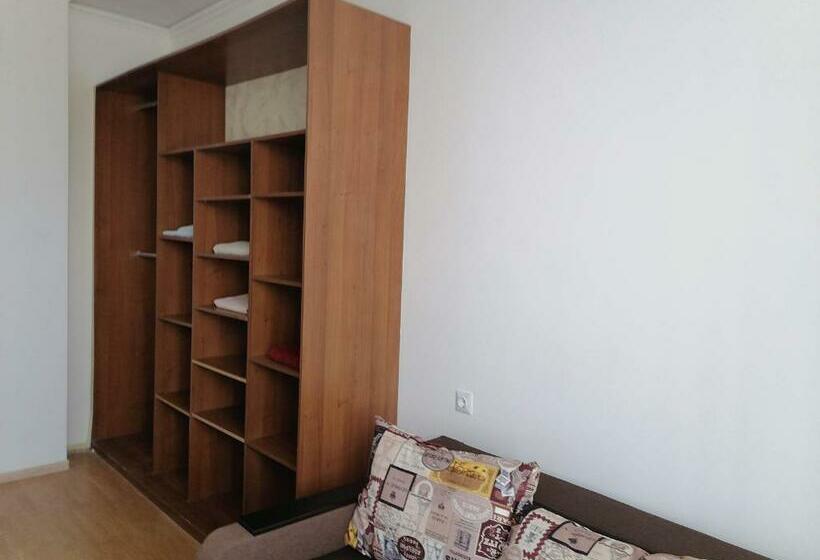 استودیوی استاندارد, Mini Otel On Harkivske Shose