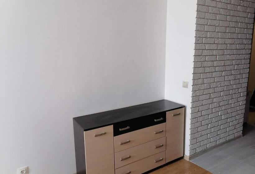 استودیوی استاندارد, Mini Otel On Harkivske Shose