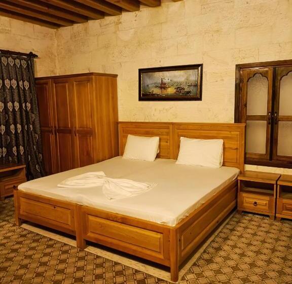 Deluxe Suite King Bed, Nahrin Hote & Art