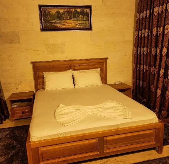 Deluxe Suite King Bed, Nahrin Hote & Art