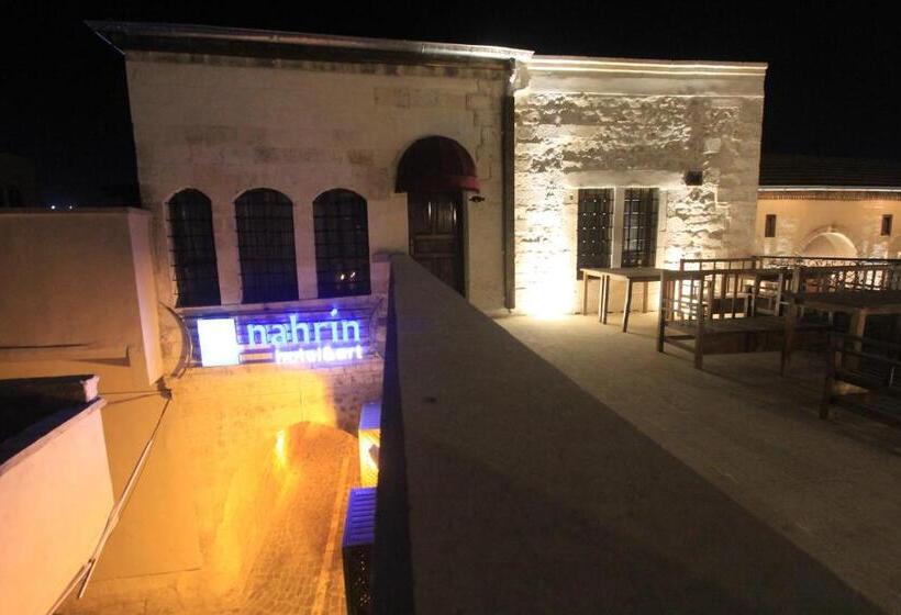 Deluxe Suite King Bed, Nahrin Hote & Art