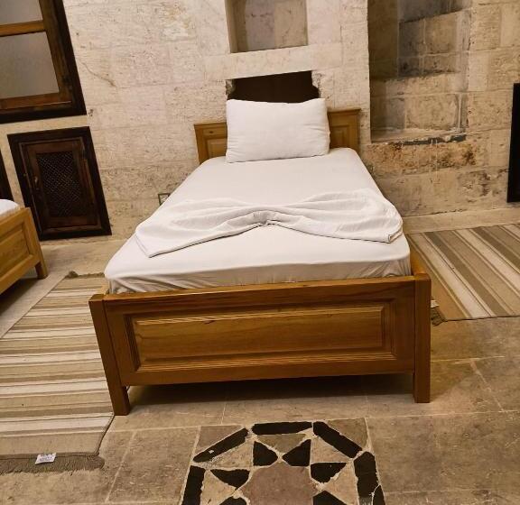 اتاق استاندارد سه نفره, Nahrin Hote & Art